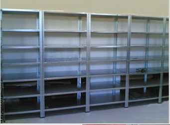 estanteria gris con montaje